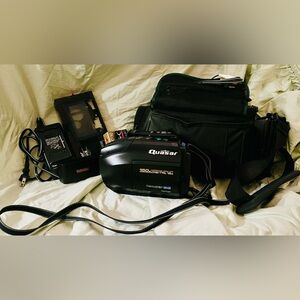 Quasar Black Digital Palmcorder with Zoom and Accesories